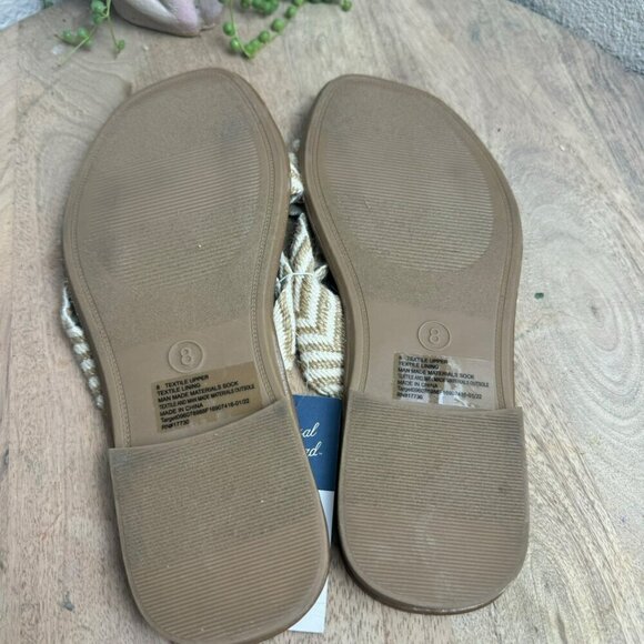 Universal Threads Chevron pattern beige white Flat Womens Sandals Size 8 - Picture 4 of 4